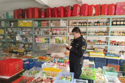 陇西县宏伟乡市场监管所开展“五一”节前专项检查，筑牢食品药品与消毒器械安全防线